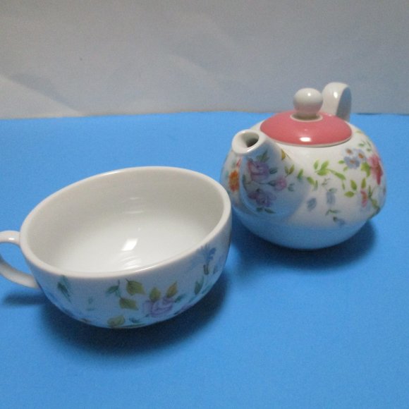 *Delton Fine Collectibles Porcelain Tea for One - Picture 4 of 15
